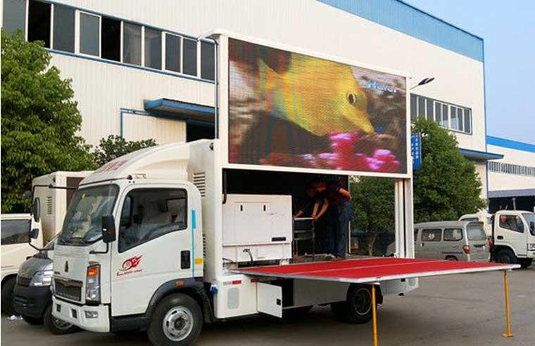 重汽豪沃广告车(国六 6.8平米)
